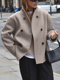 Damenjacke - beige kurze Wolljacke mit Stehkragen und Knopfverschluss