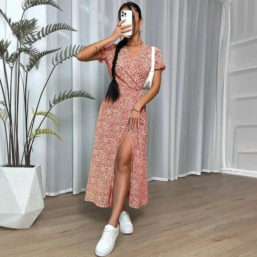Feminines Maxi-Kleid mit Wickeldesign