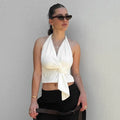 Figurbetontes Neckholder Top mit Knotendetail