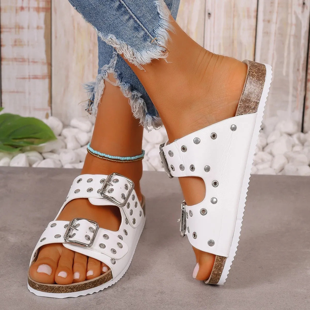 Flat sandal with rivet decoration