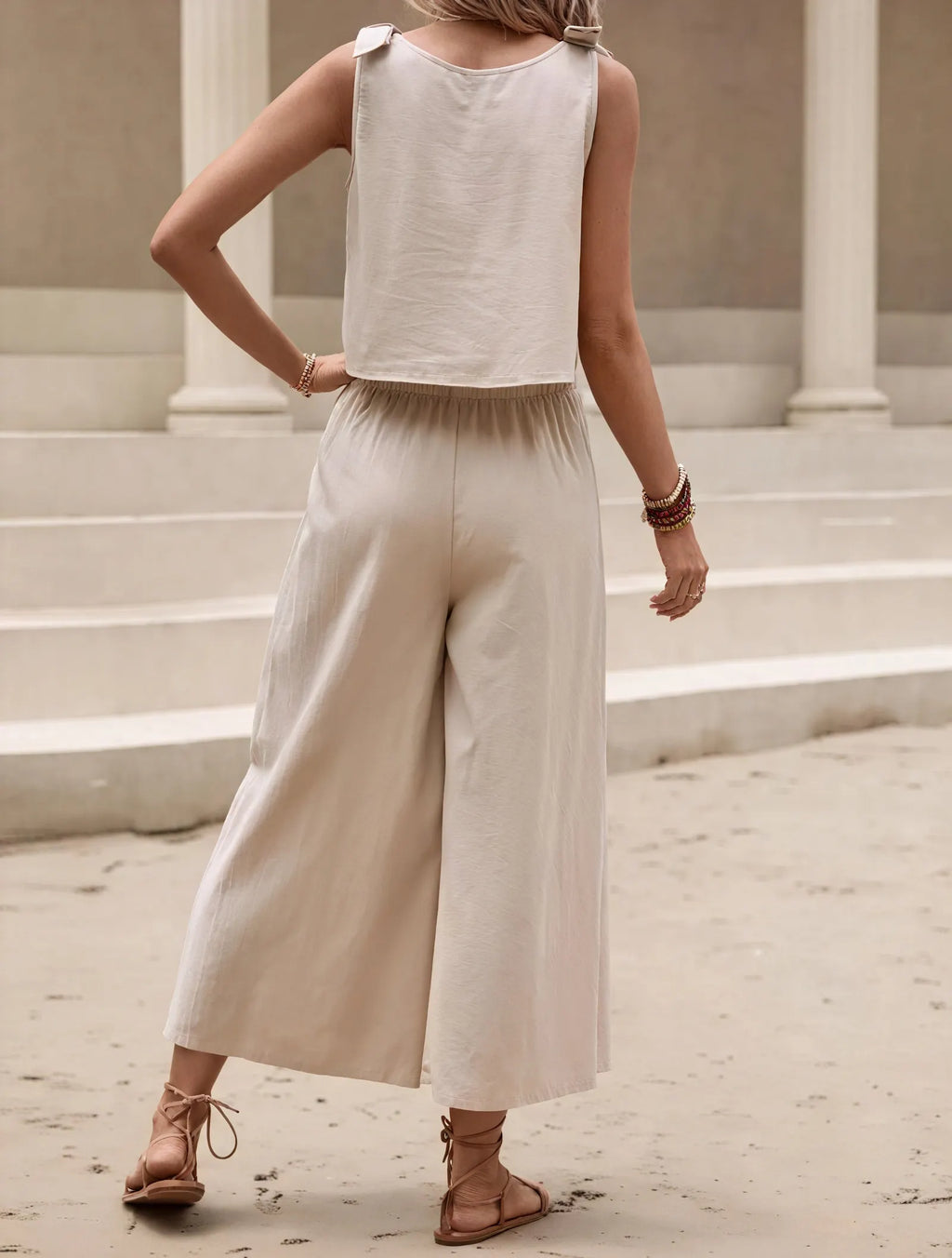 Sommerliches Crop-Top & Hose Ensemble