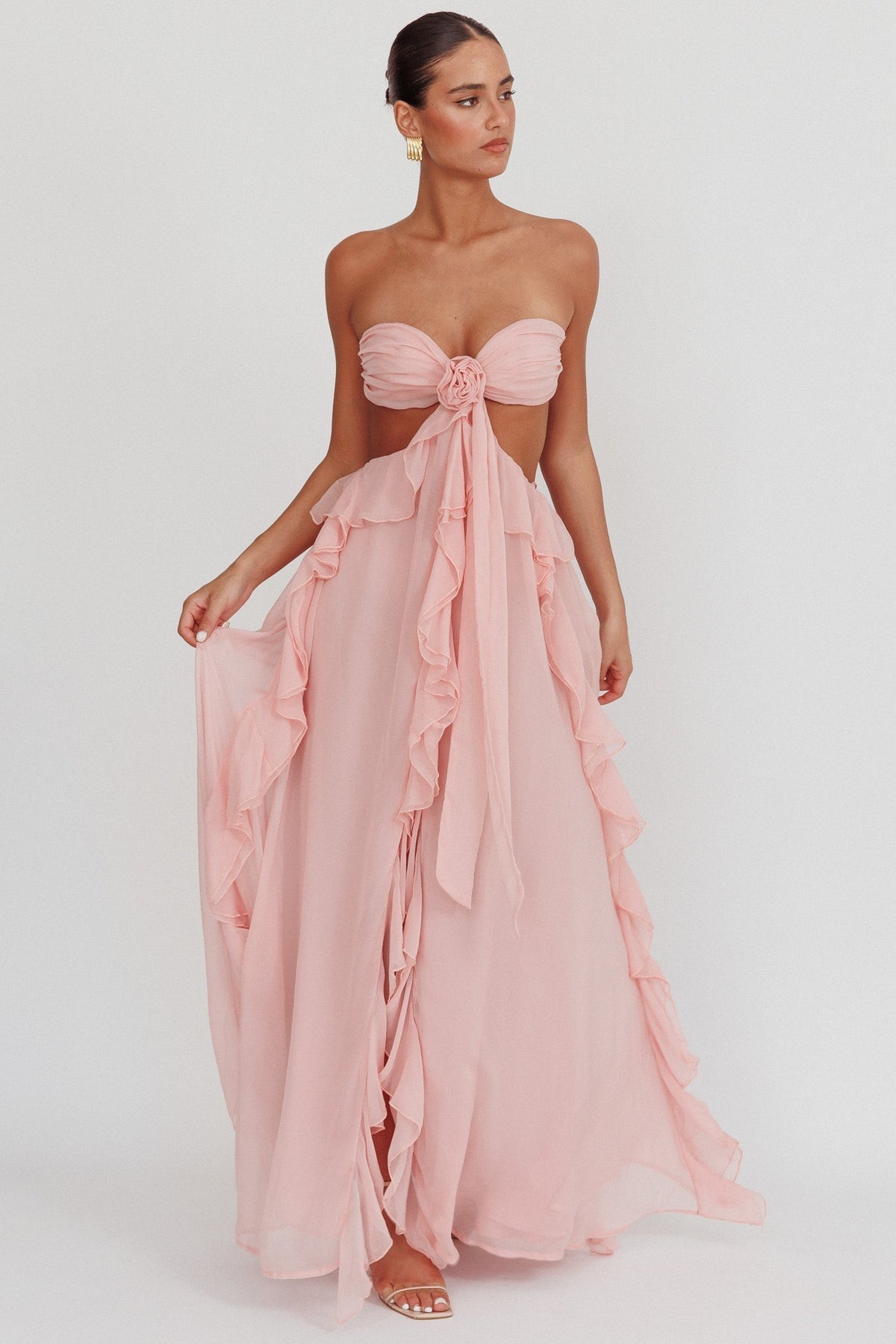 Trägerloses Kleid mit Cut-Out & Rüschendetail