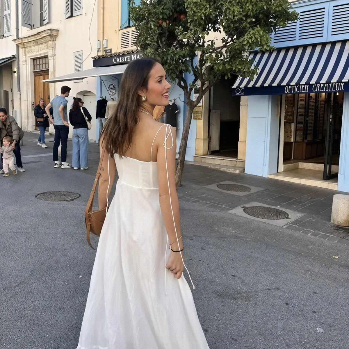 Weißes Bustier-Kleid – Gestufter Rock & Spaghettiträger