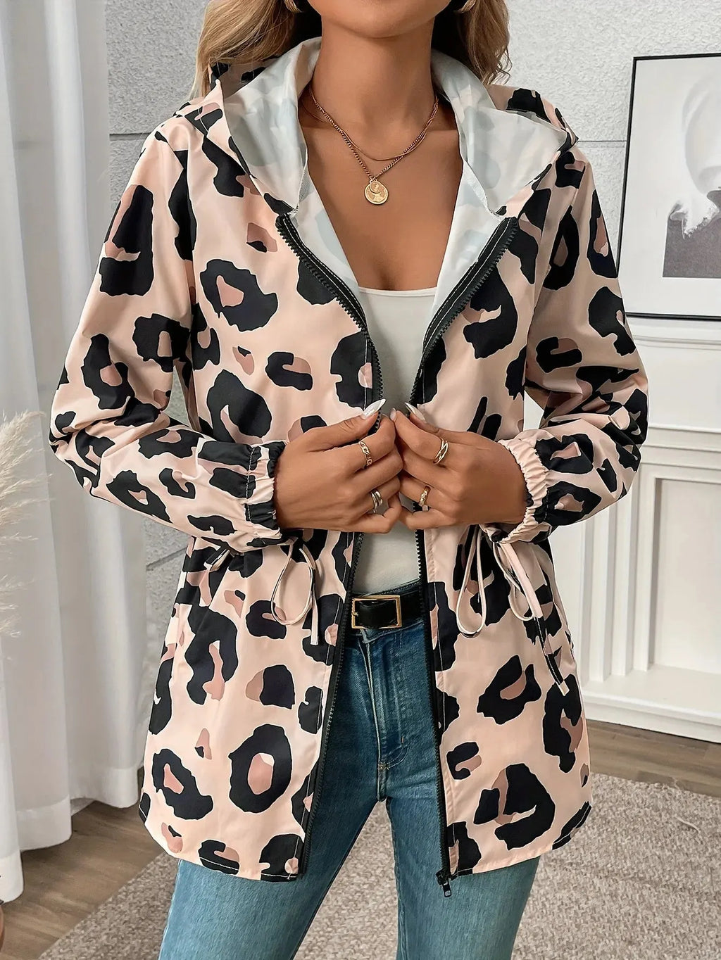 PILAR | Dames Regenjas Met Luipaardprint – Lichtgewicht, Trendy & Ideaal Voor Herfstweer