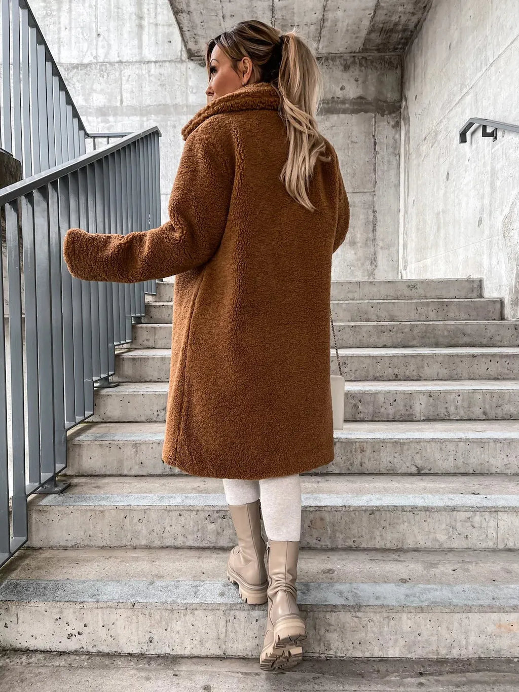 Ivy | lang kunstpelsfrakke med revers