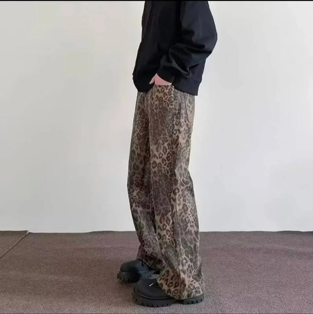 Kara | Flared Pants with Leopard Print