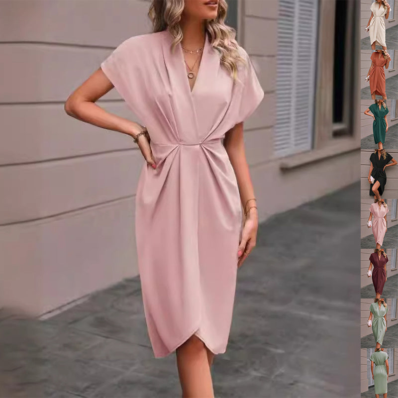 Pleated midi dress with V-neck and short sleeves