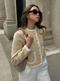 Klassische Strickjacke mit Ziertaschen