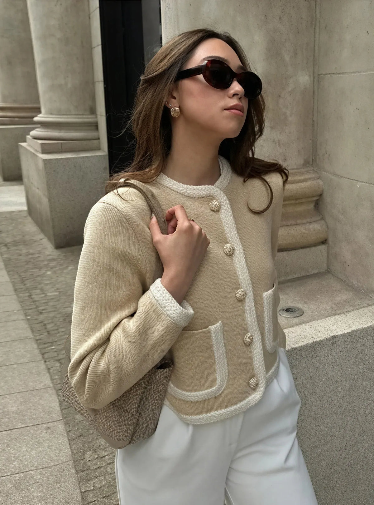 Klassische Strickjacke mit Ziertaschen