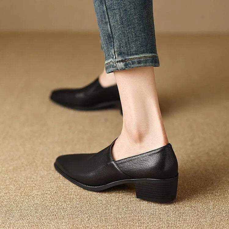 CARLA | Minimalistische Dames Instappers Met Spitse Neus – Elegant, Comfortabel, Tijdloos
