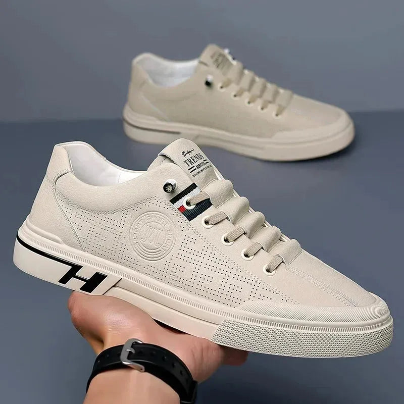 Perforierte Ledersneaker mit Logodetail
