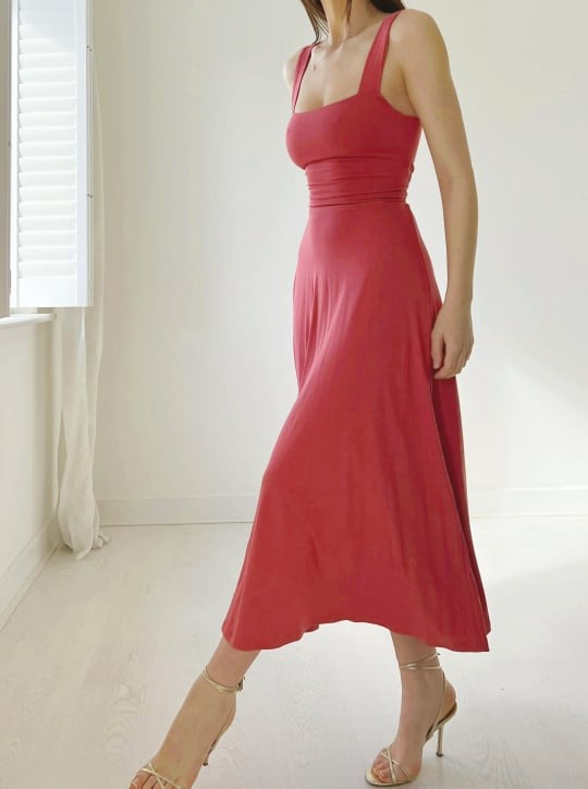 Damen Midikleid mit breiten TrÃ¤gern