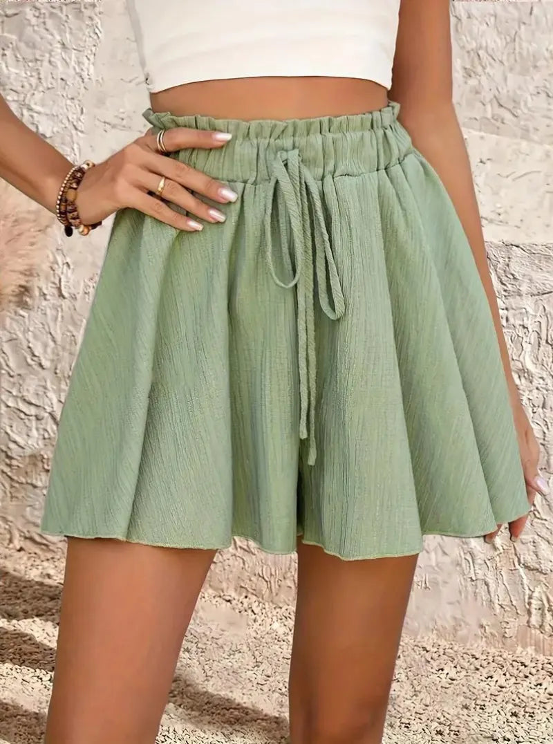 Fließende High-Waist Shorts mit Textur