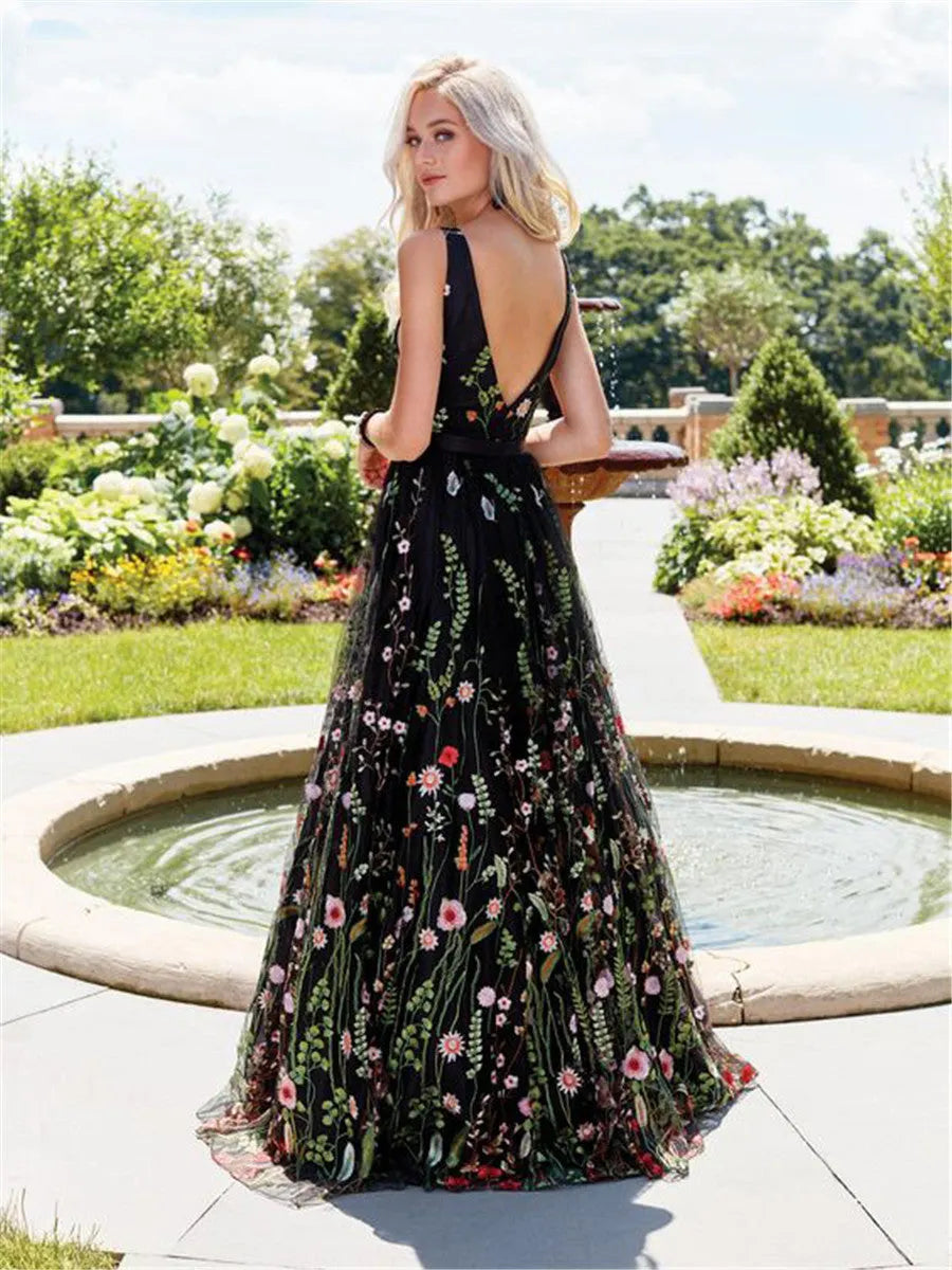 Fabulous Ã„rmelloses besticktes Kleid