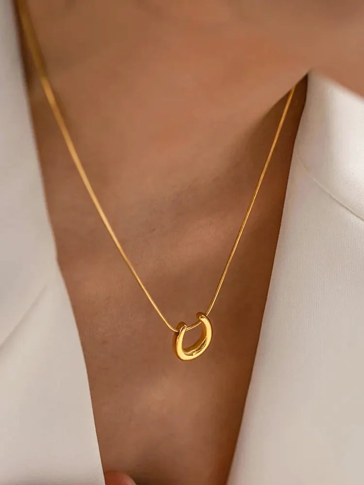 AALTJE | Lucky Hoefijzer Ketting Voor Dames Goud – 18K Gold Plated, Tijdloos, Betekenisvol
