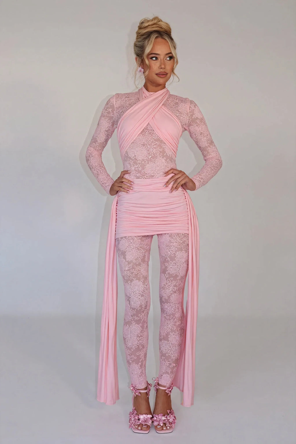 FlieÃŸendes Kleid mit floralen Akzenten