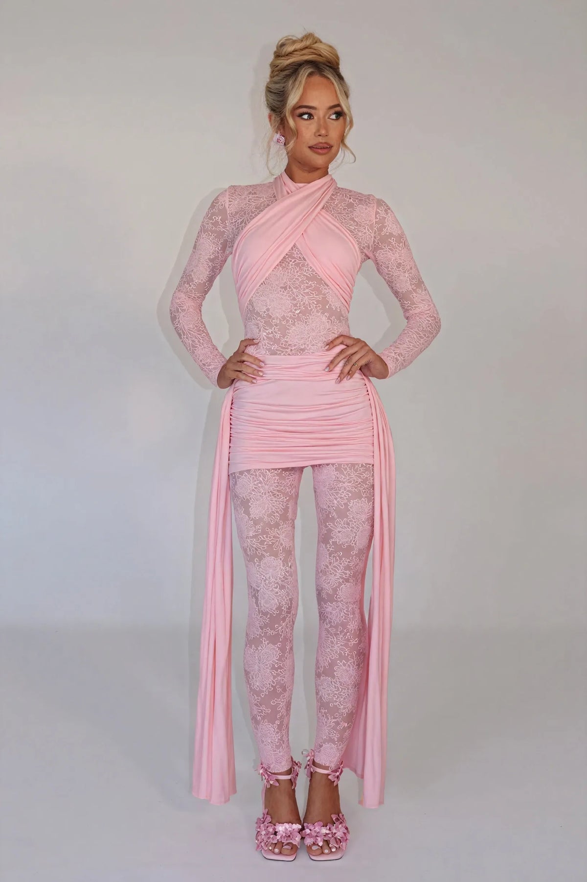 FlieÃŸendes Kleid mit floralen Akzenten