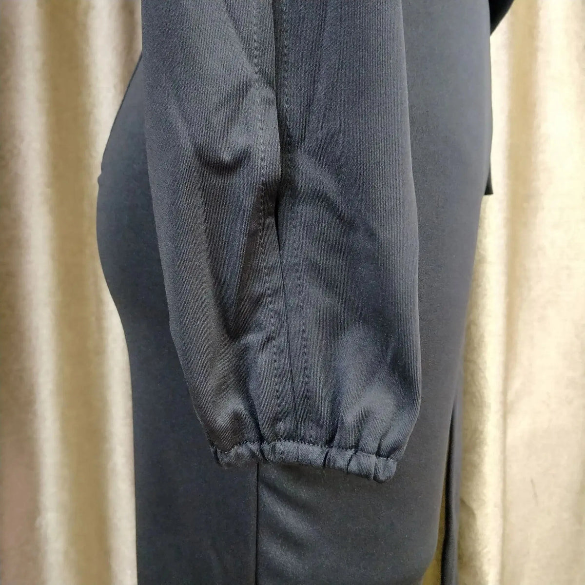 Asymmetrischer Ein-Schulter-Overall