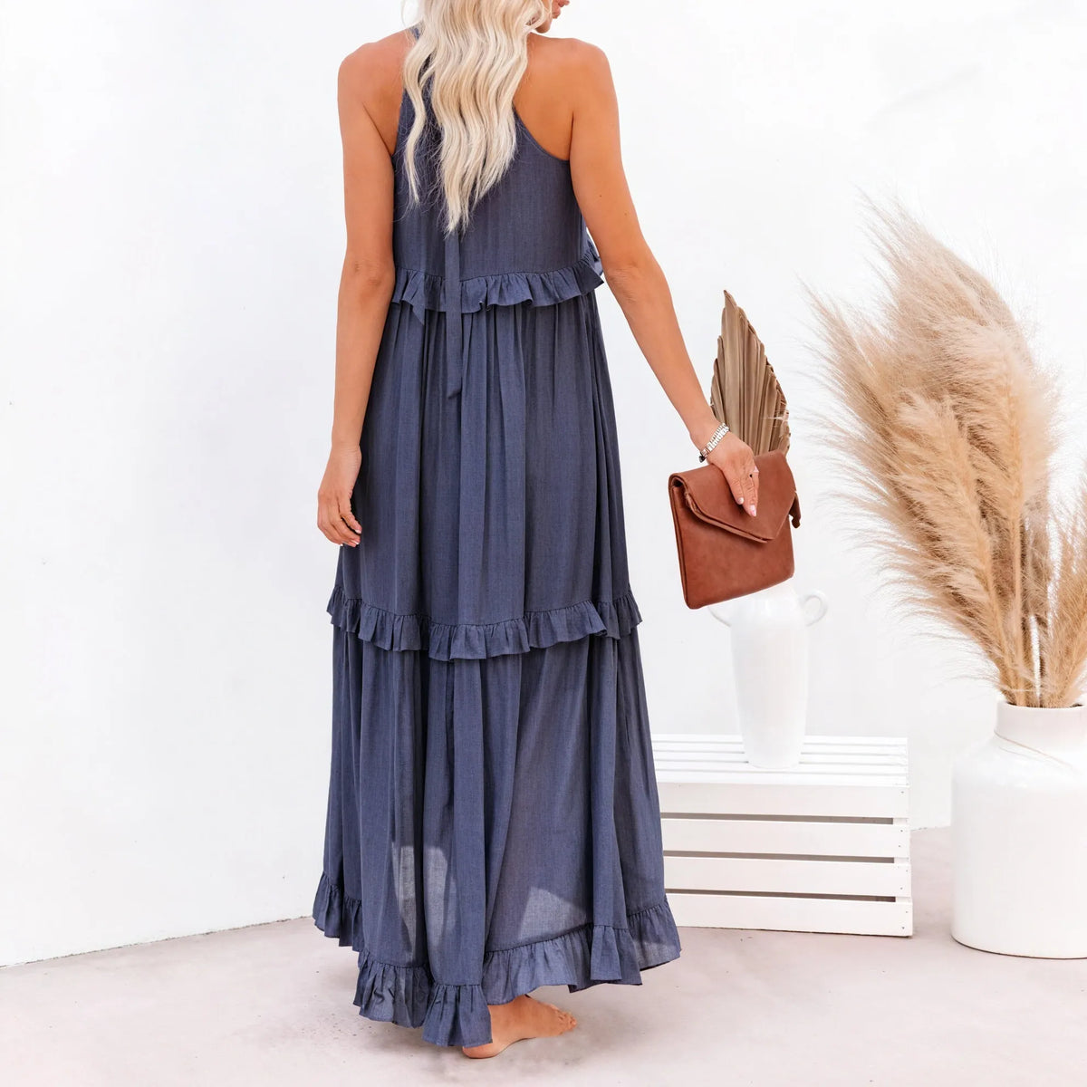Fließendes Halter-Maxikleid mit zarten Rüschen