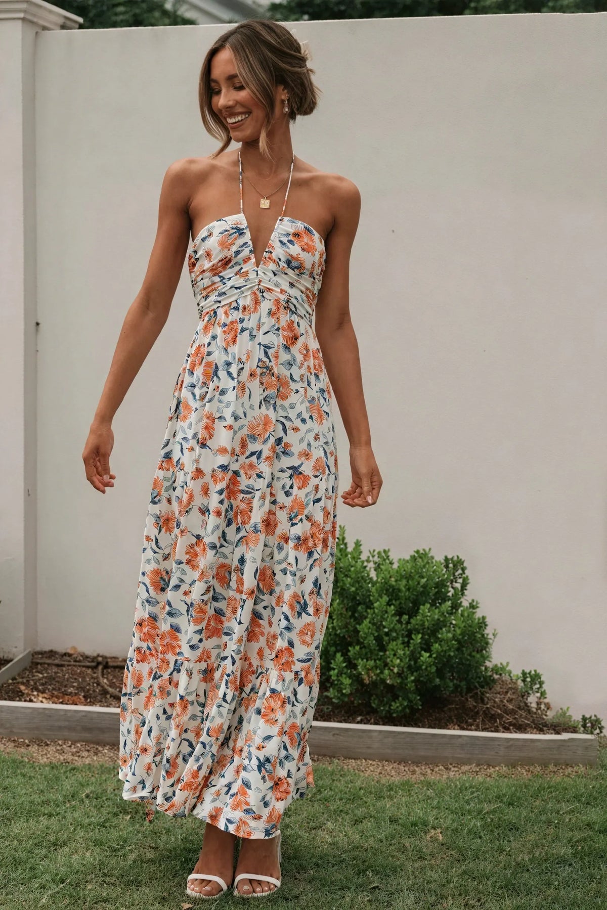 Maxikleid mit Blumenmuster und Neckholder