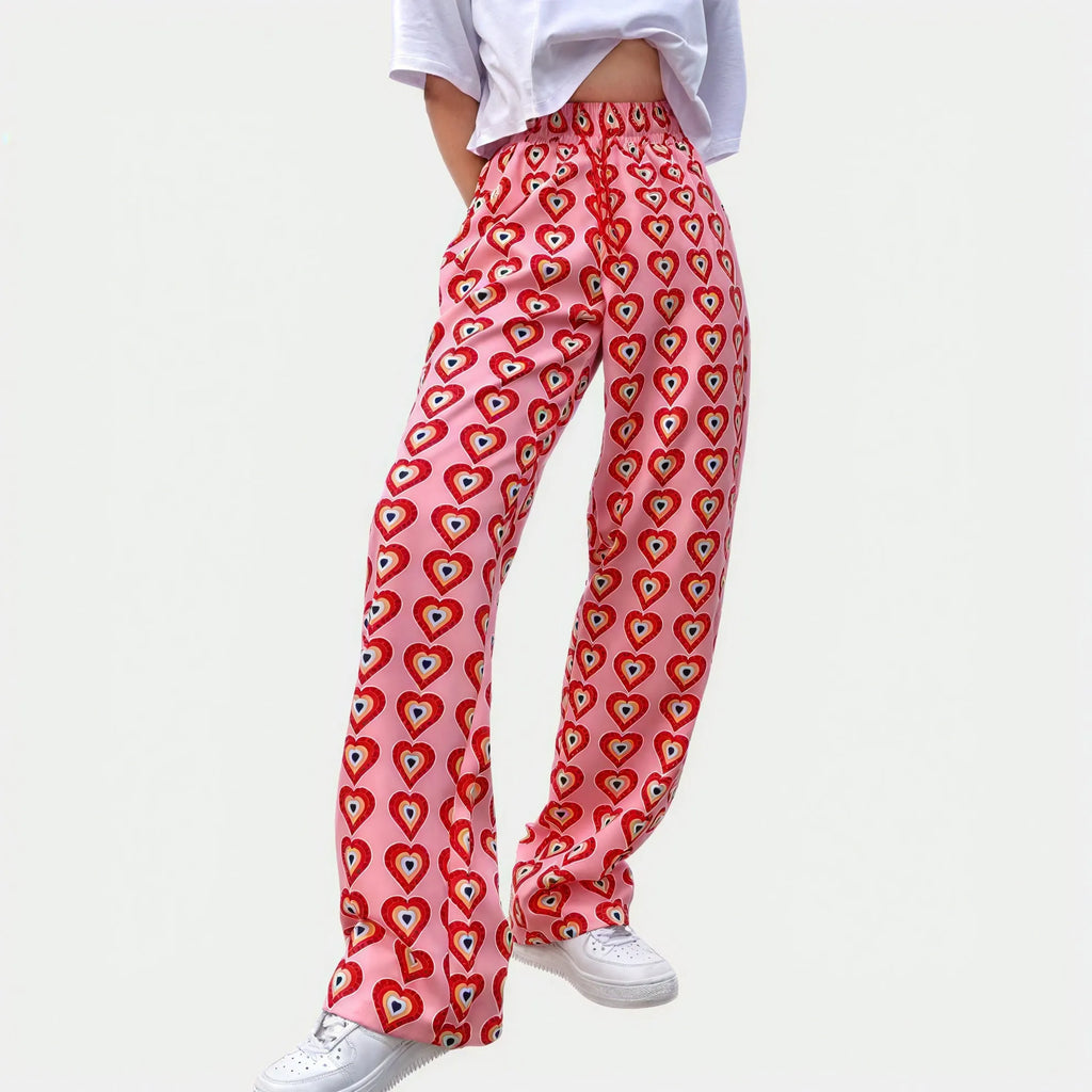 Herzgemusterte Hose mit weitem Bein