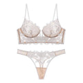 Dessous-Set mit femininem Design