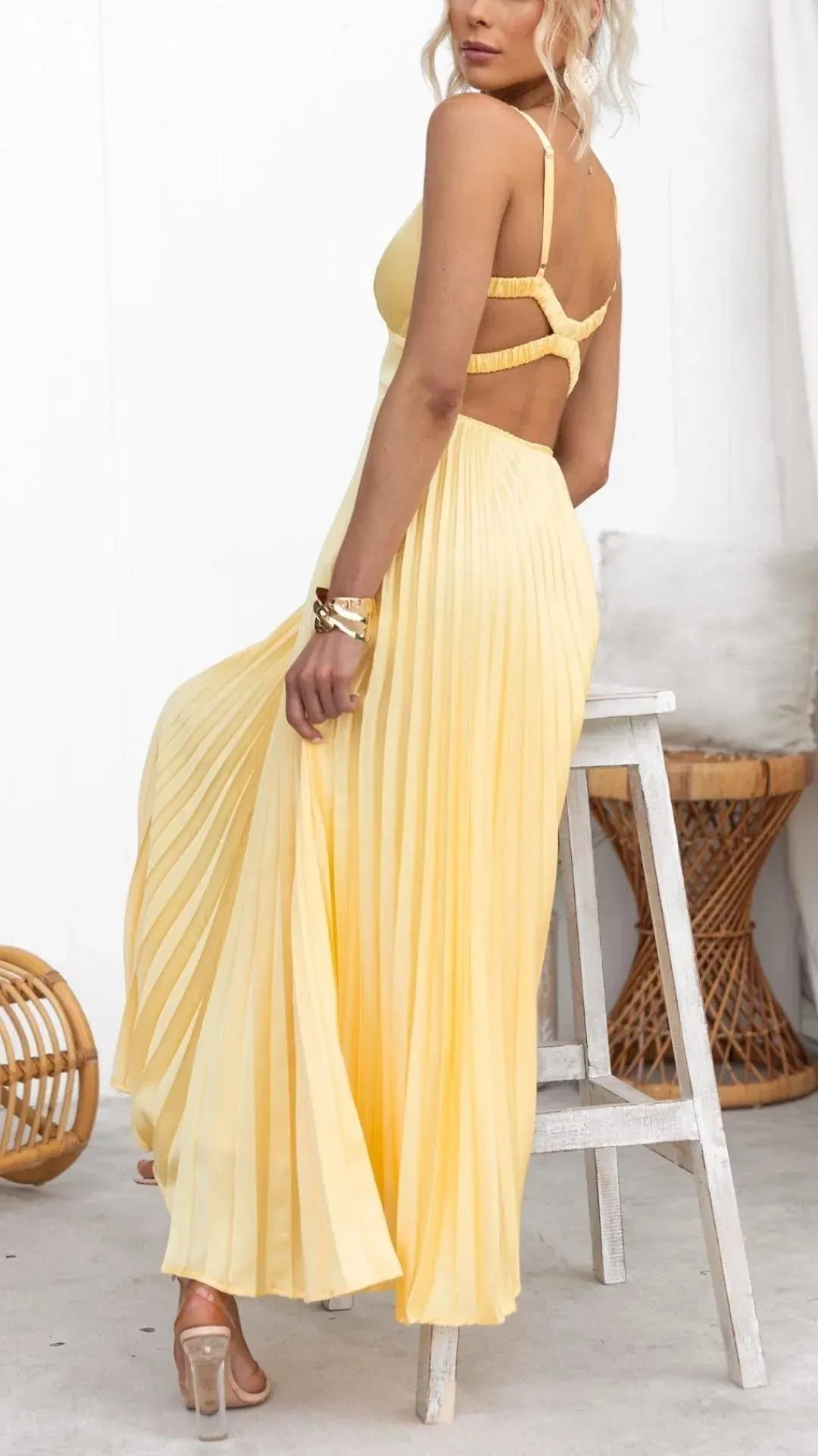 Anmutiges Maxikleid mit fließendem Plisseerock