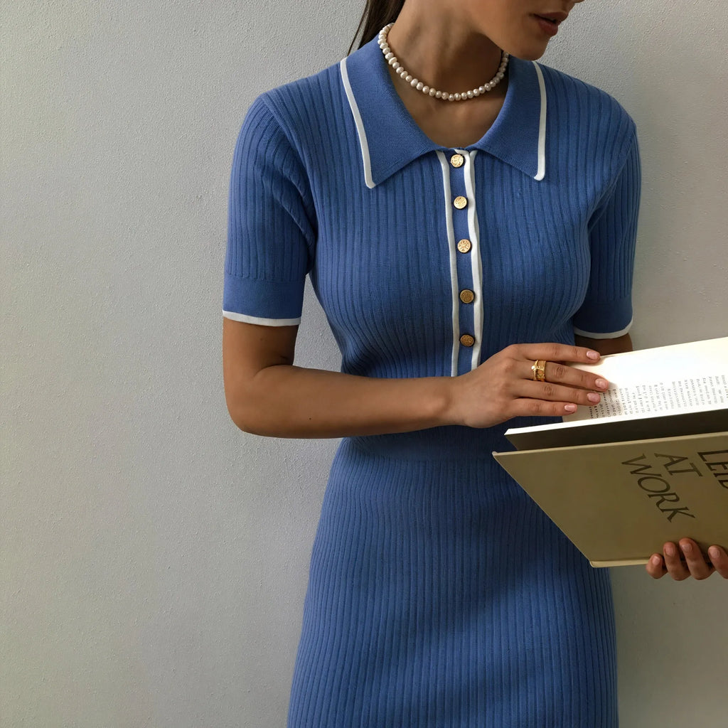 Elegantes Kleid mit Polokragen und feinen Details