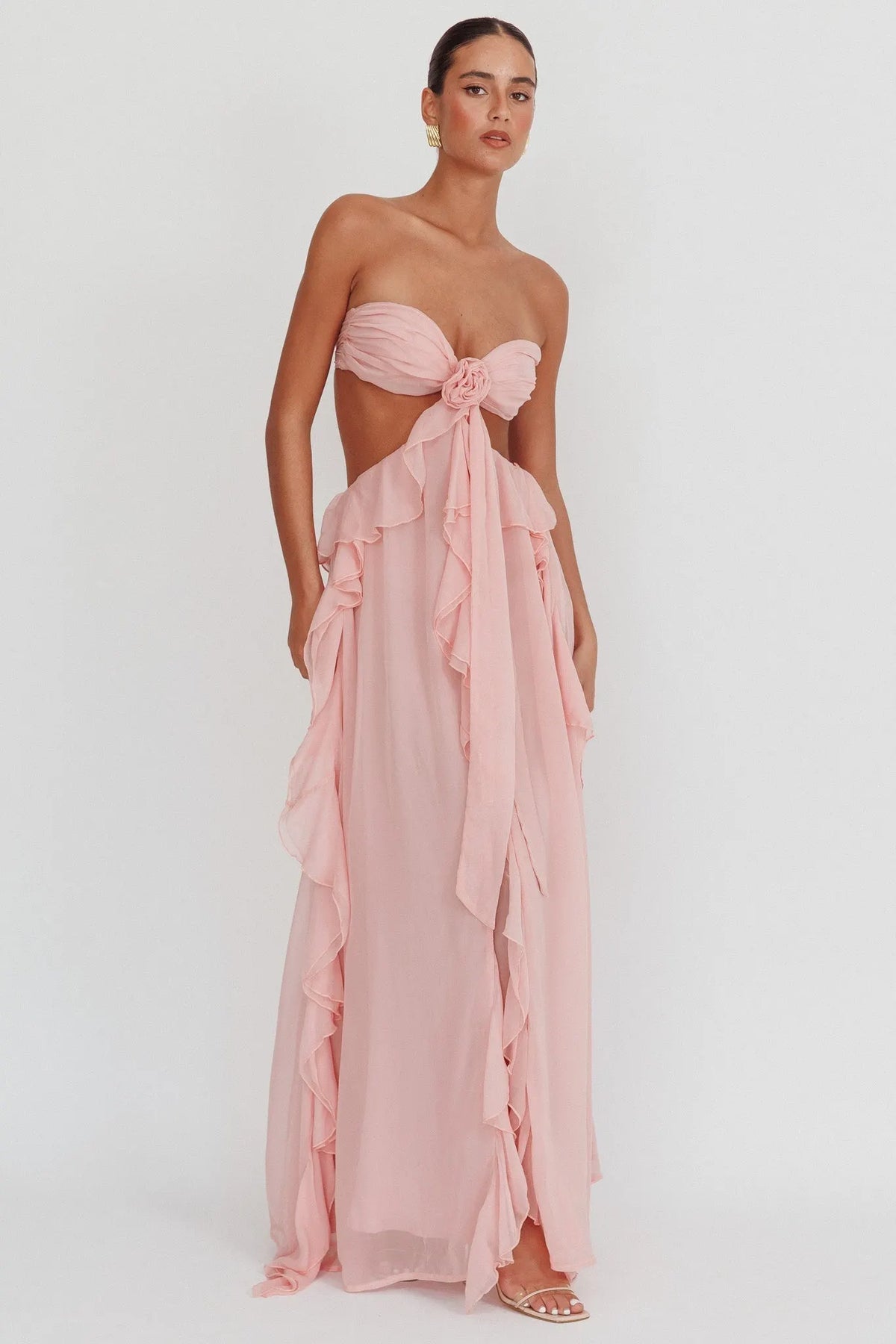 Trägerloses Kleid mit Cut-Out & Rüschendetail