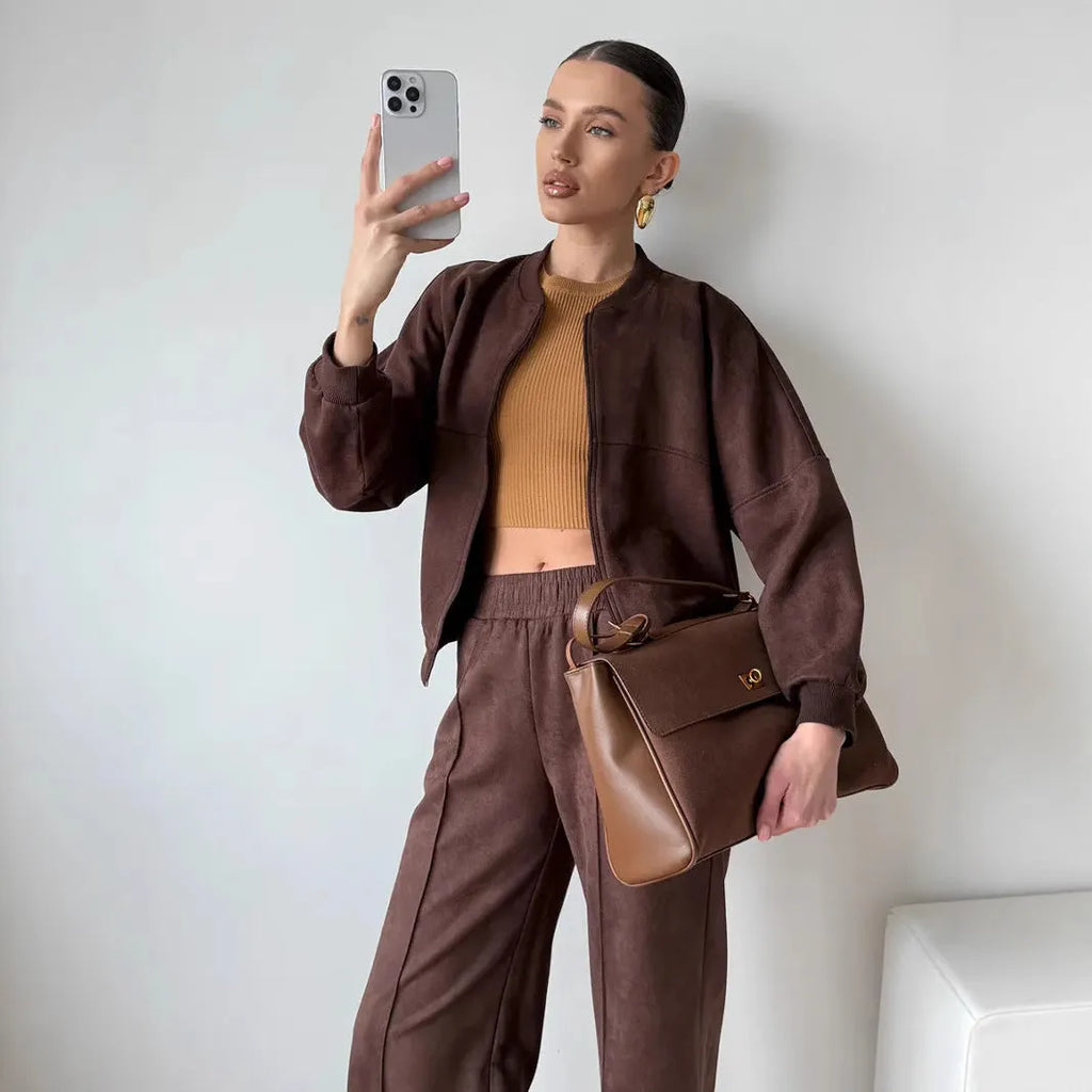 Trendy Women's Two-Piece Set with Short Jacket and Wide Pants