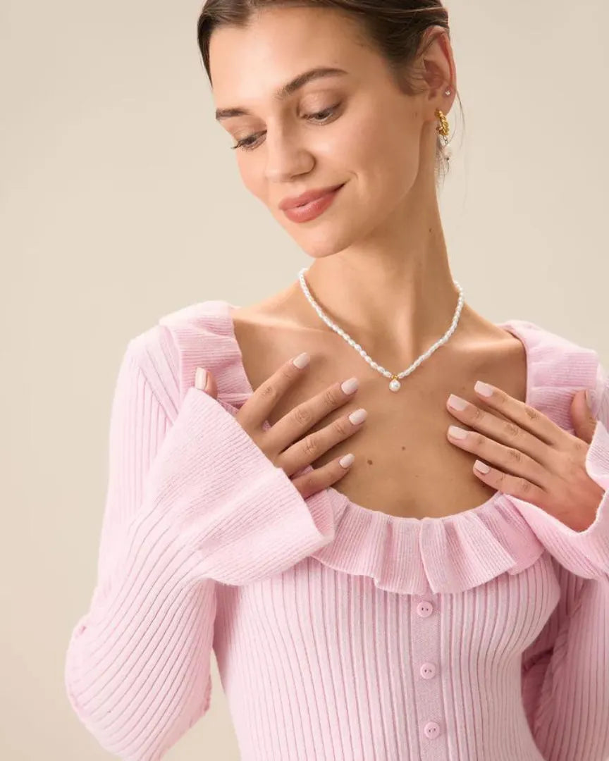 Kleid mit Rüschen und Glockenärmeln