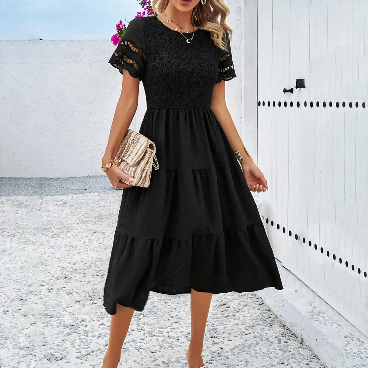 Kleid mit Smock-Oberteil, Lochstickerei & Stufenrock