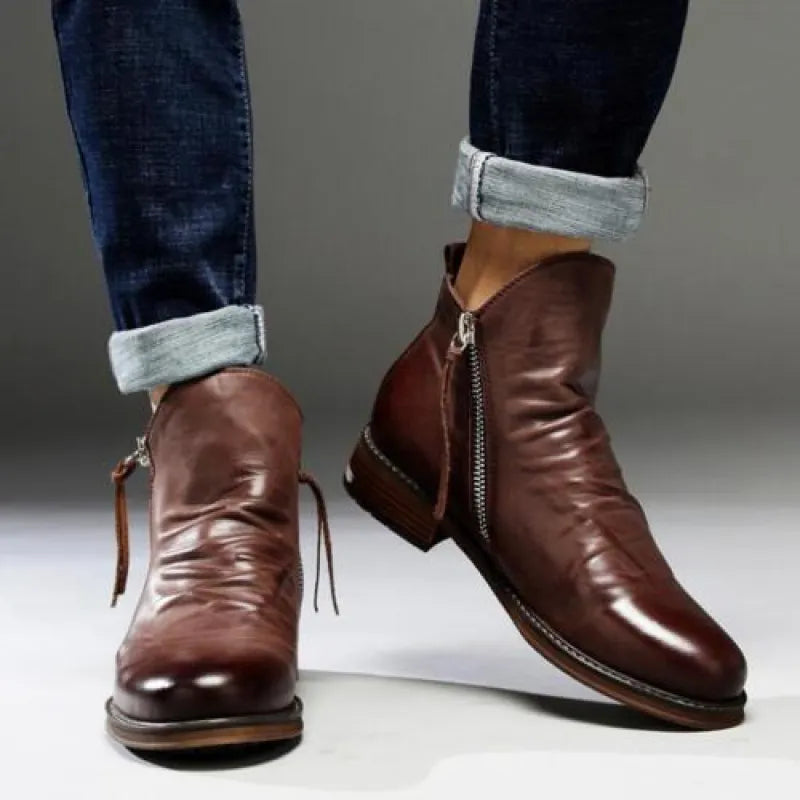 - Stiefel aus Leder