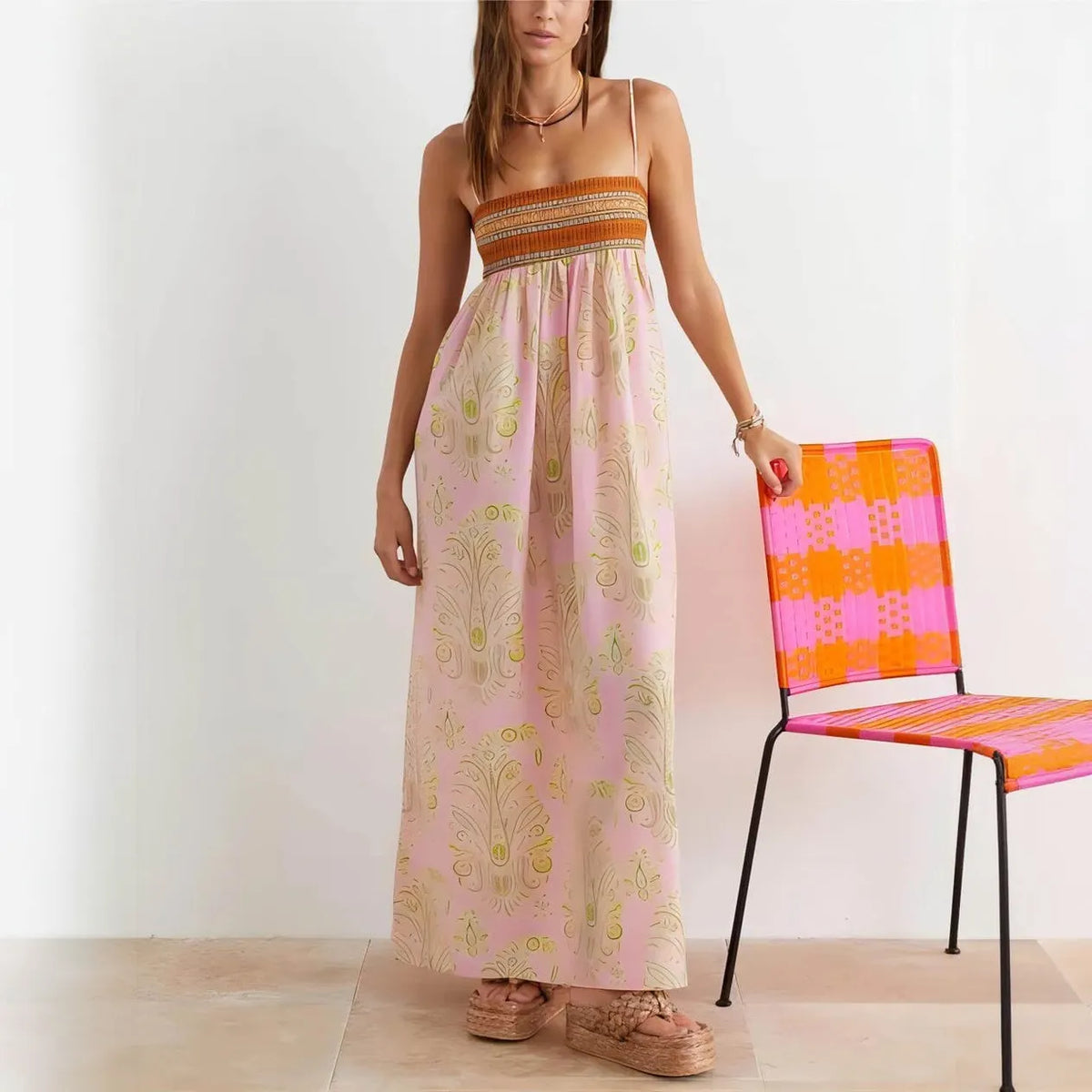 Fließendes Maxi-Kleid mit Webdetails