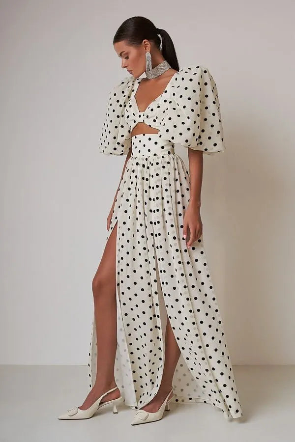 Sommerliches Punktmuster-Kleid mit Schlitz