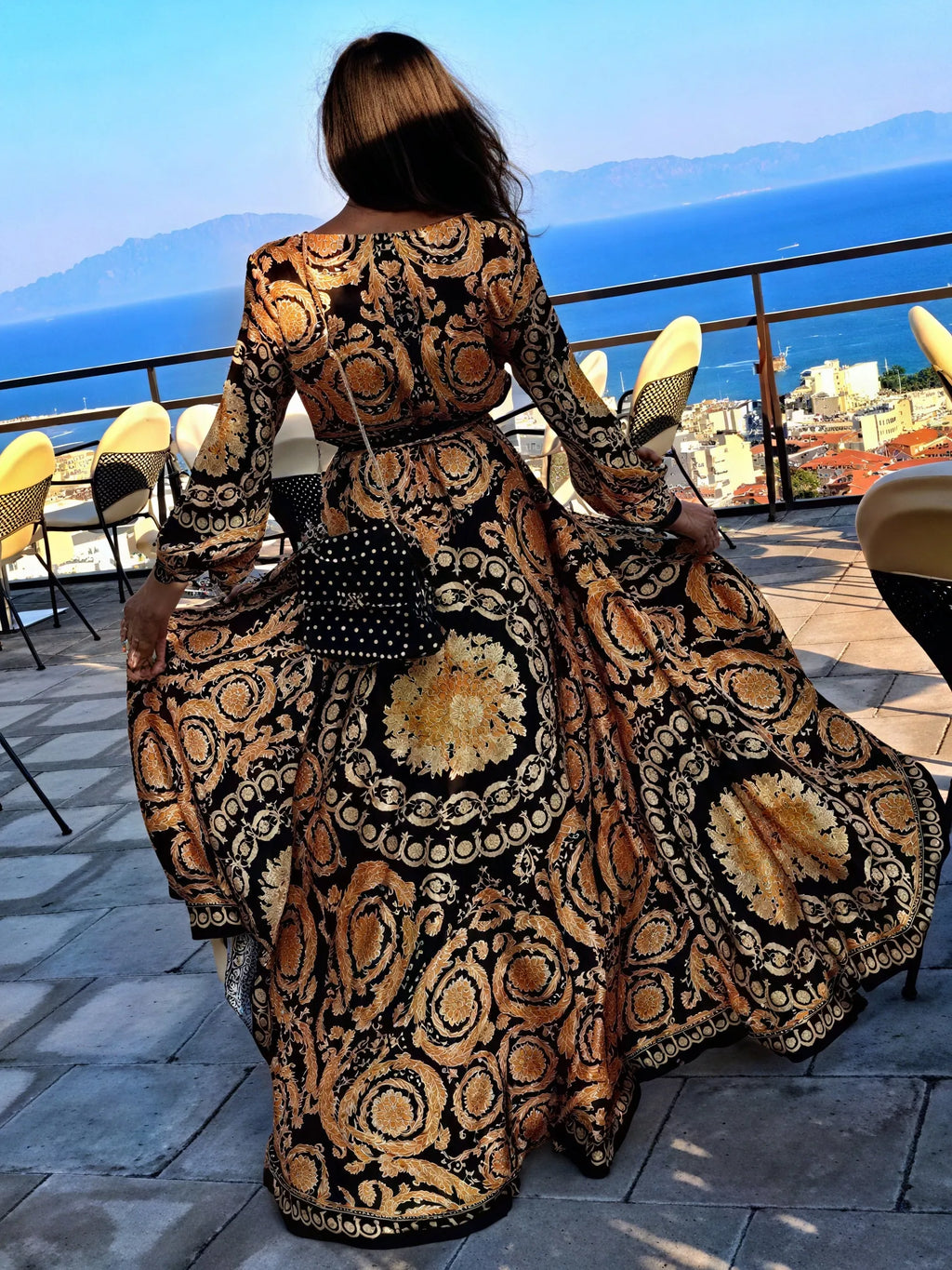 Elegantes Maxikleid mit raffiniertem Muster