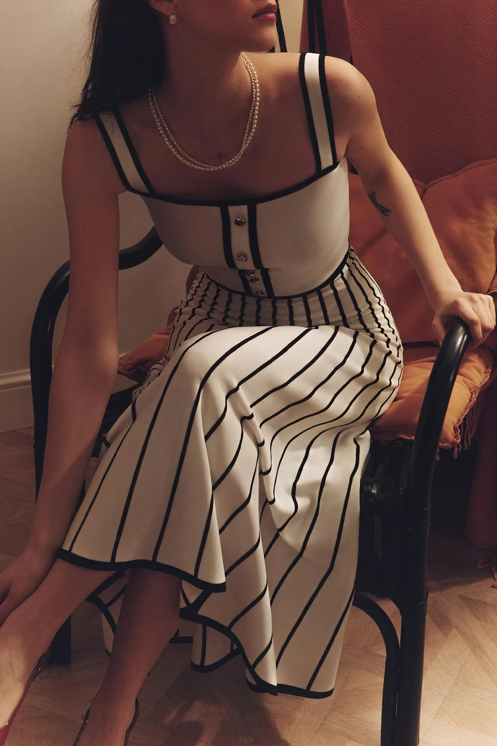 Gestreiftes Midikleid mit Knopfleiste