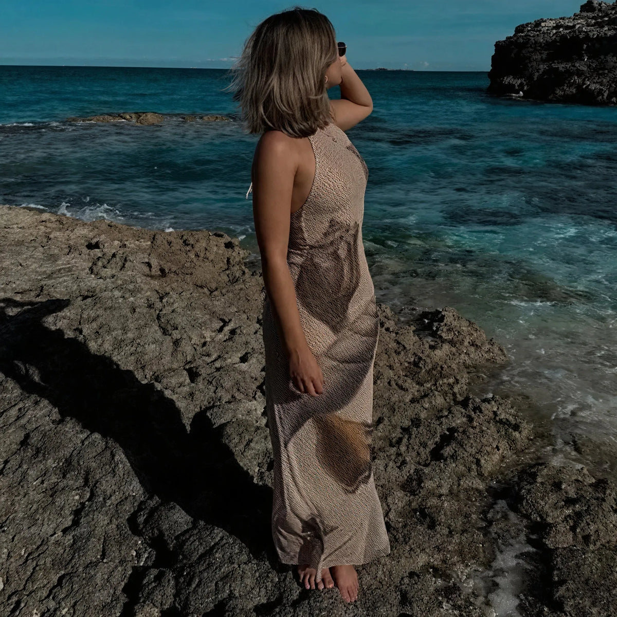 Halterneck Maxikleid – Einzigartiger Print, Strukturiert