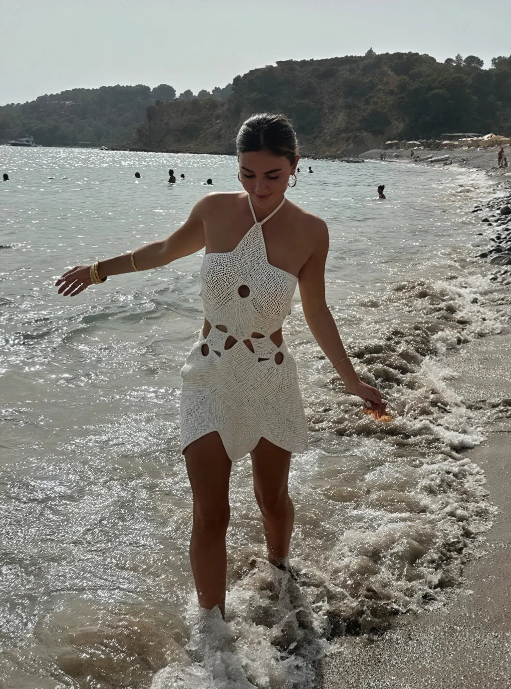 Häkelkleid mit Neckholder & Seiten-Cutouts