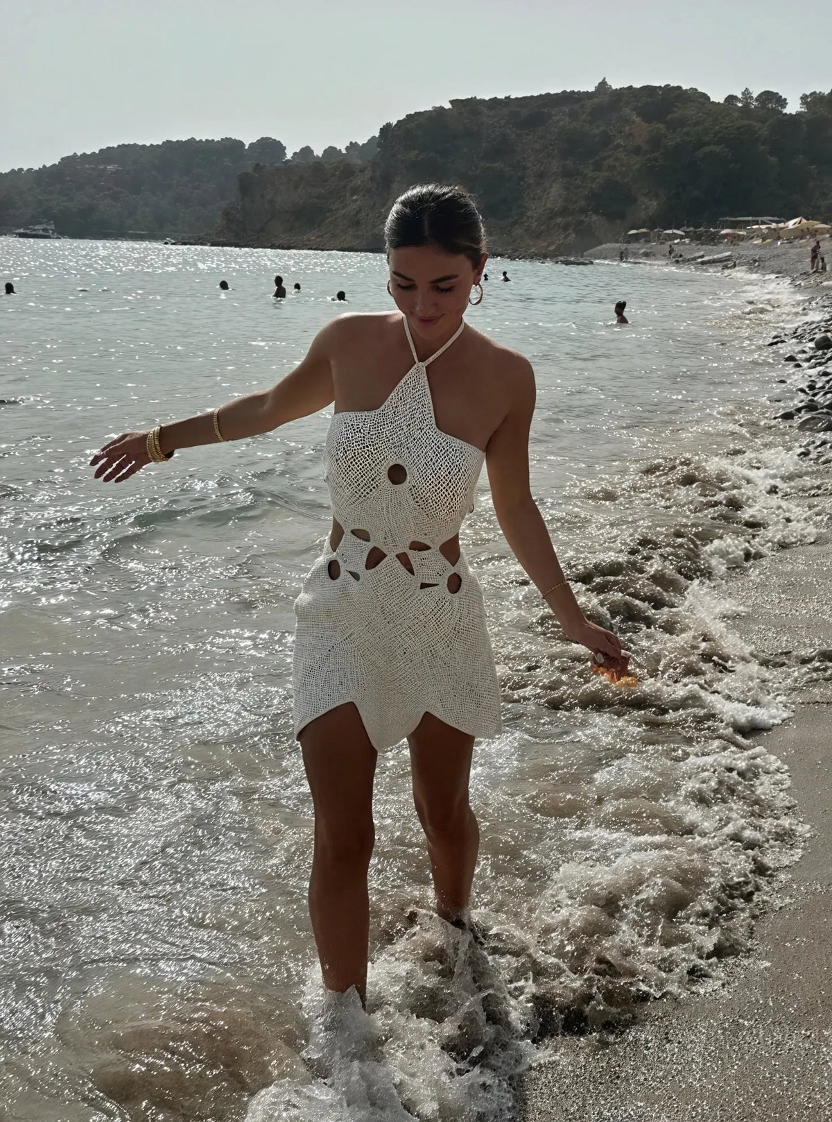 Häkelkleid mit Neckholder & Seiten-Cutouts