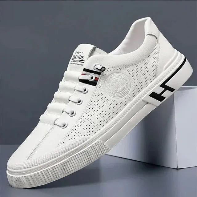 Perforierte Ledersneaker mit Logodetail