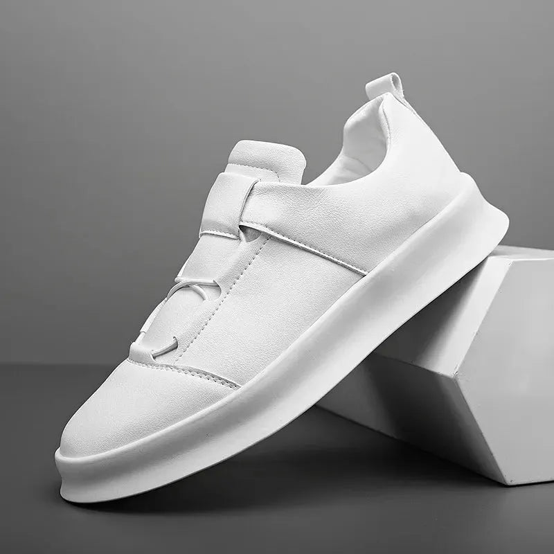 Moderne Leder-Sneaker mit niedrigem Schaft