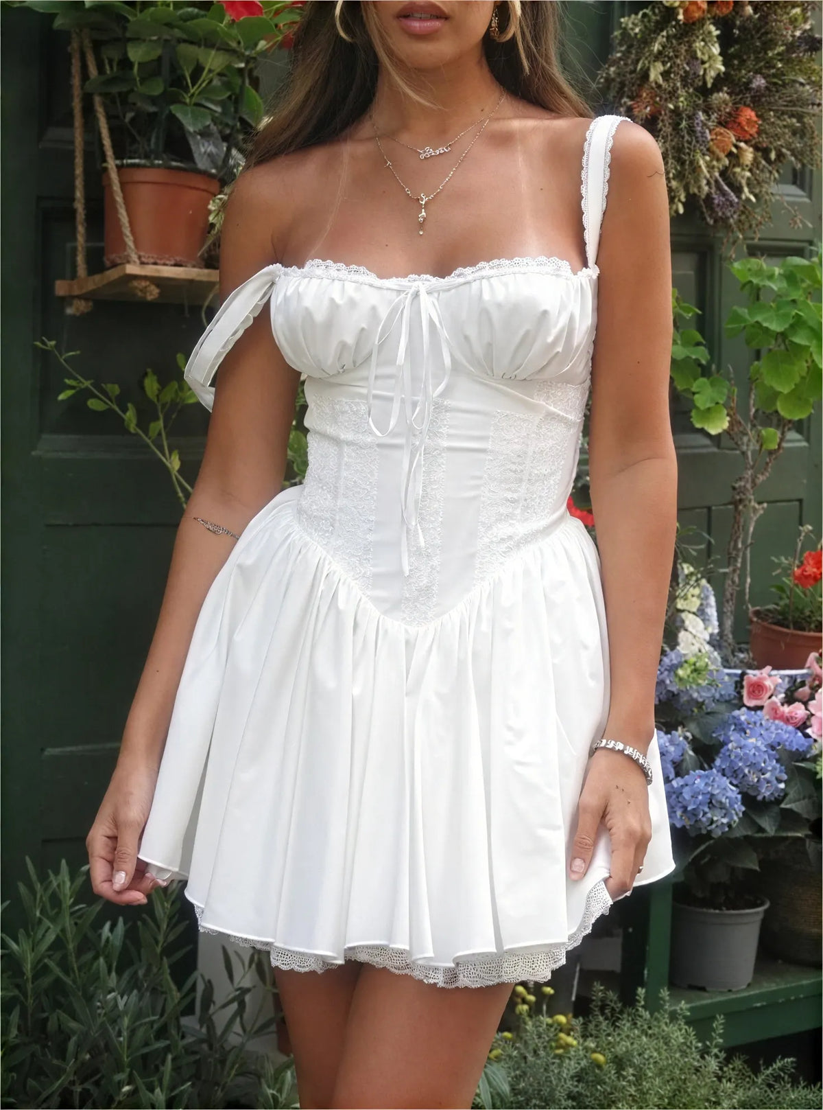 Elegantes Kleid mit femininen Akzenten