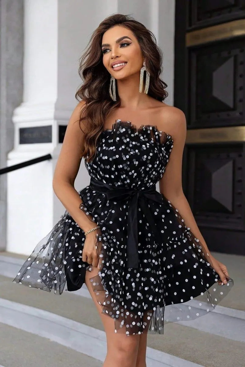 Punktiertes Kleid mit TÃ¼ll-Akzent