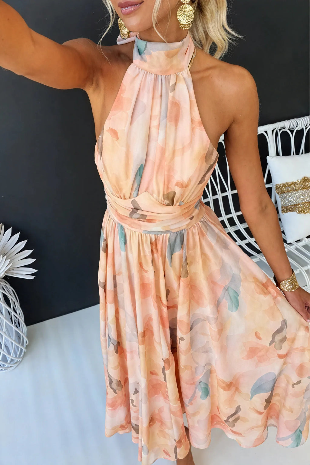 Geblümtes Maxikleid – Neckholder mit Taillenband
