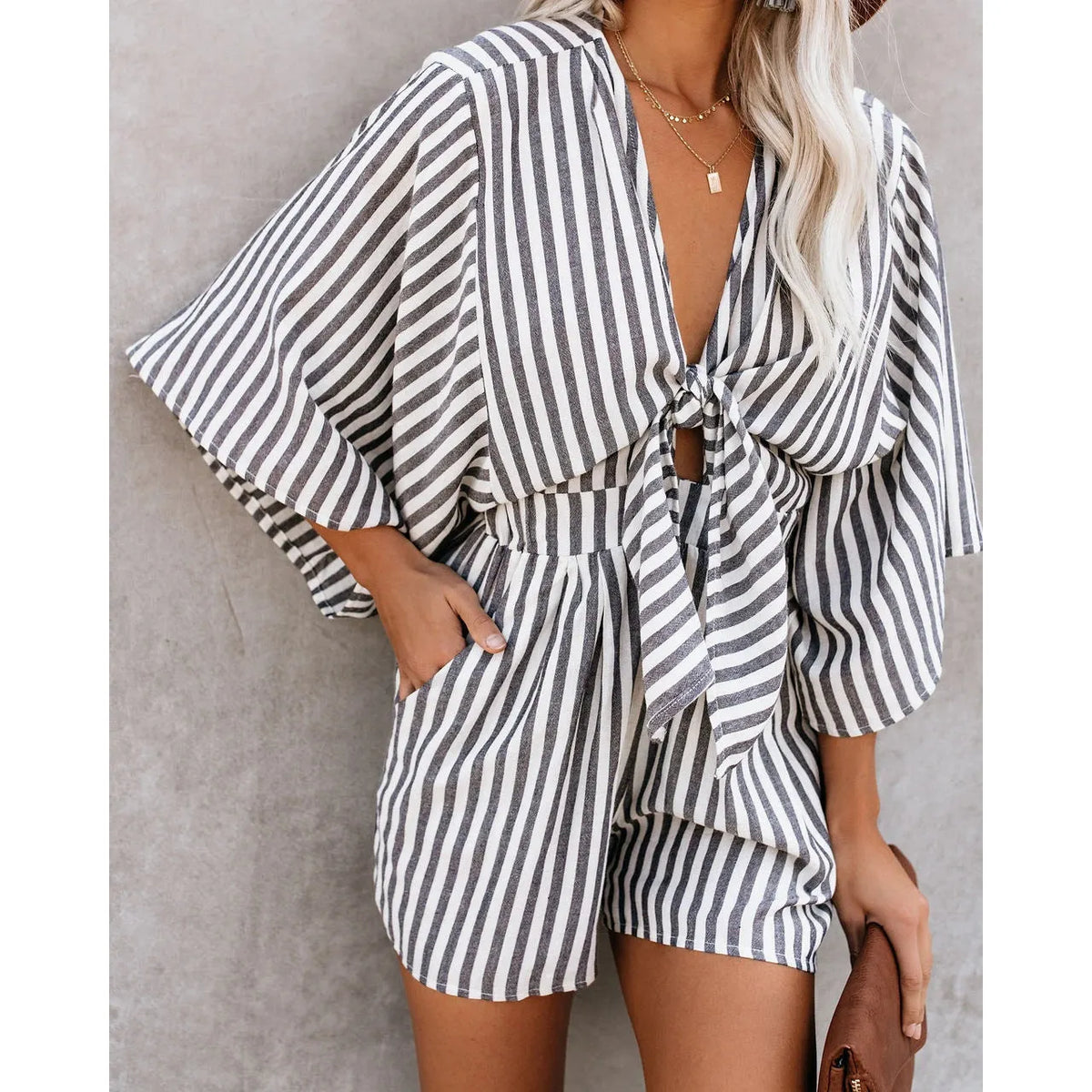 Combinaison short Ã  col en V ample et large