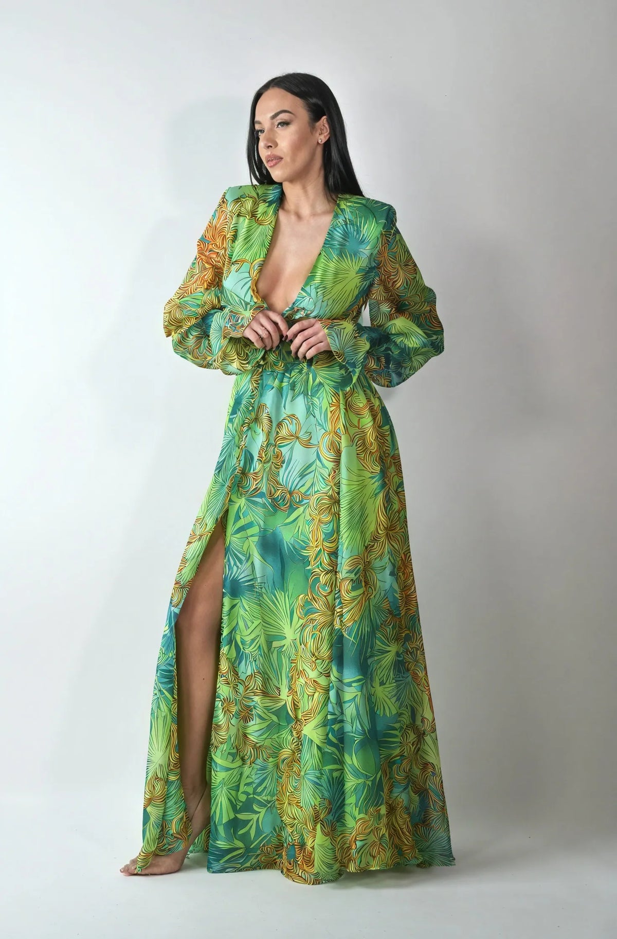 Fließendes Maxikleid mit abstraktem Muster