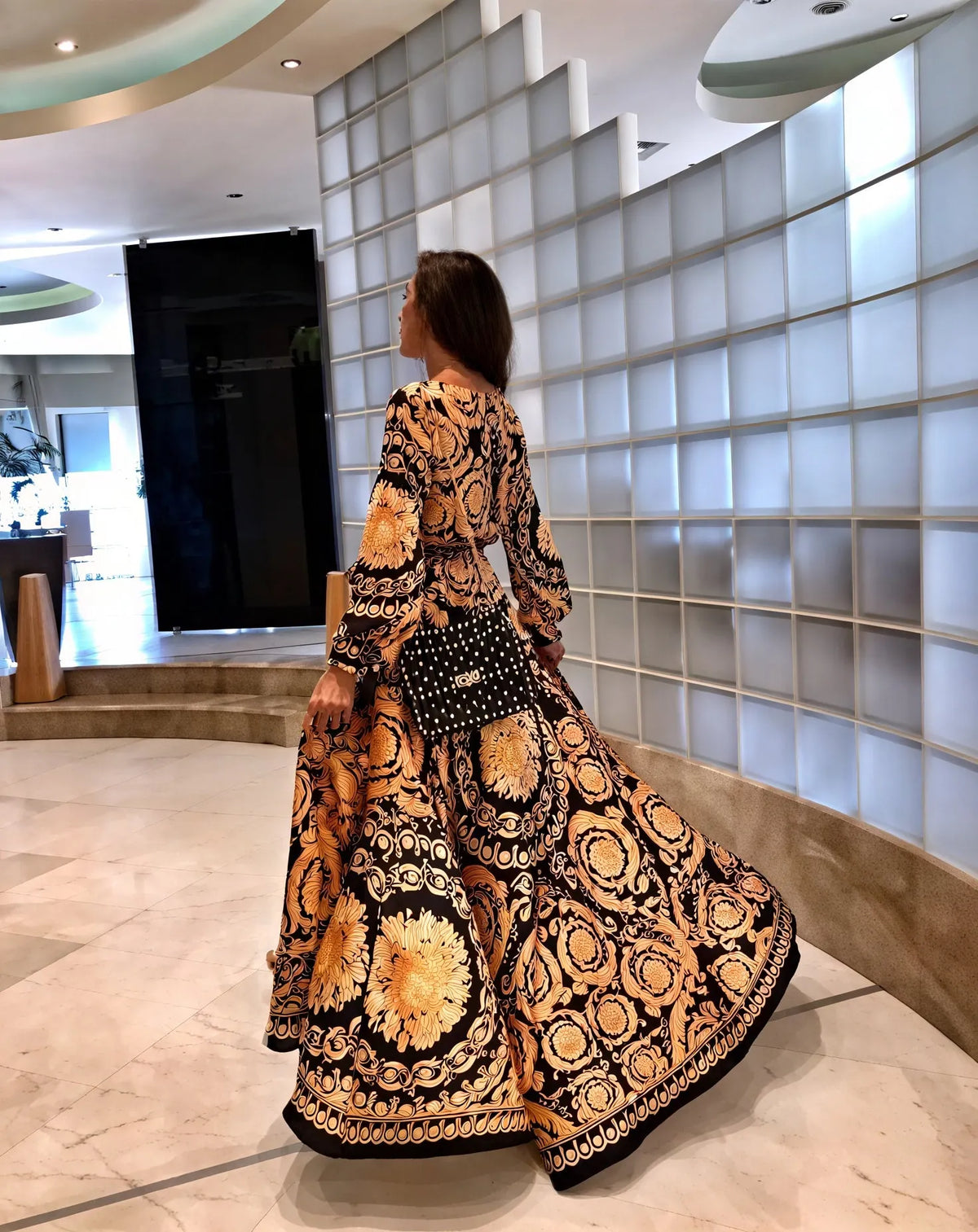Elegantes Maxikleid mit raffiniertem Muster