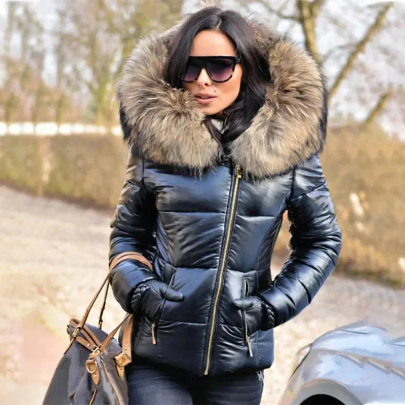 - Winterjacke mit Fellkapuze