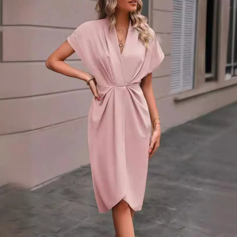 Pleated midi dress with V-neck and short sleeves